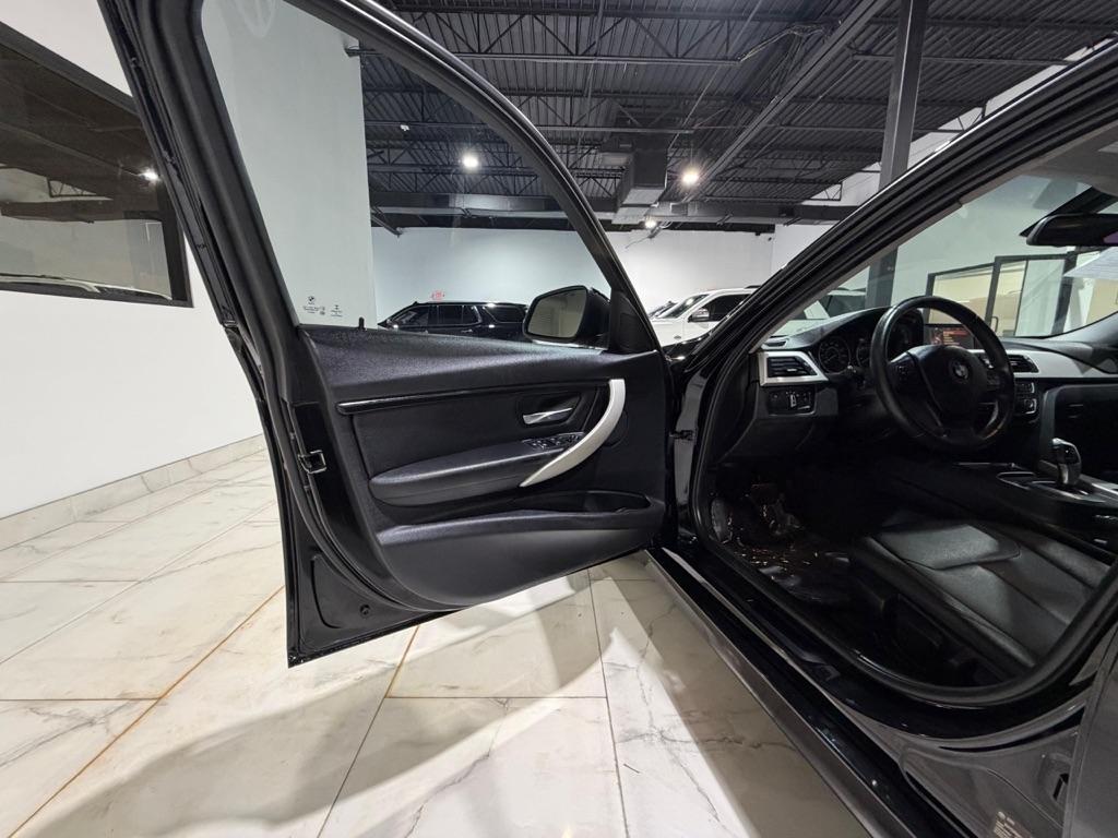 BMW 3-Series 320i Sedan 2017