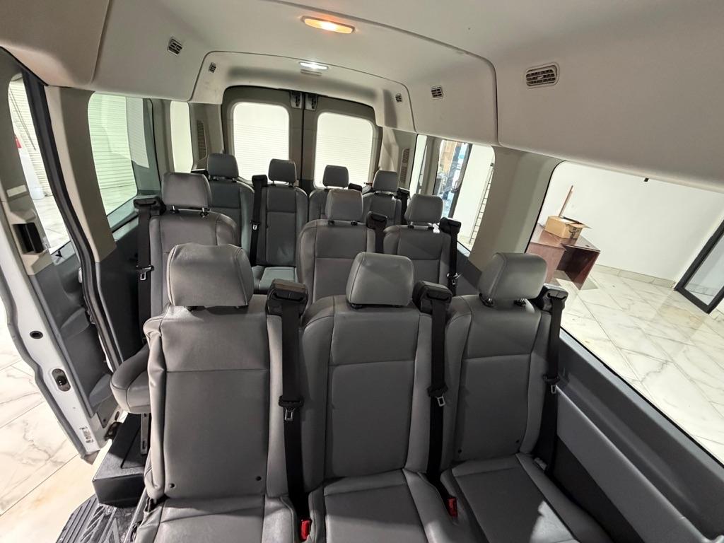 Ford Transit 350 Wagon Med. Roof XL w/Sliding Pass. 148-in. WB 2018