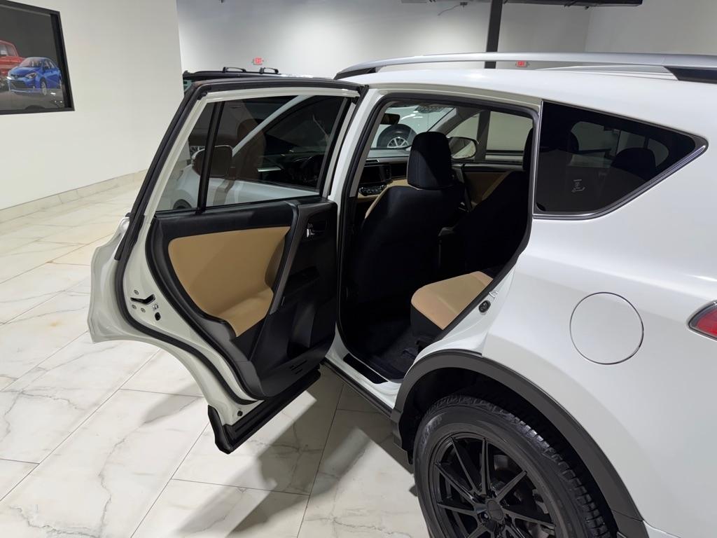 Toyota RAV4 XLE FWD 2017