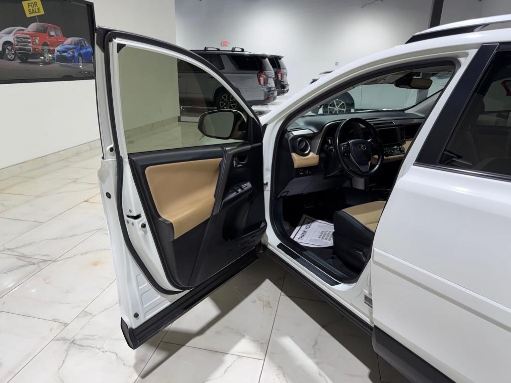 Toyota RAV4 XLE FWD 2017