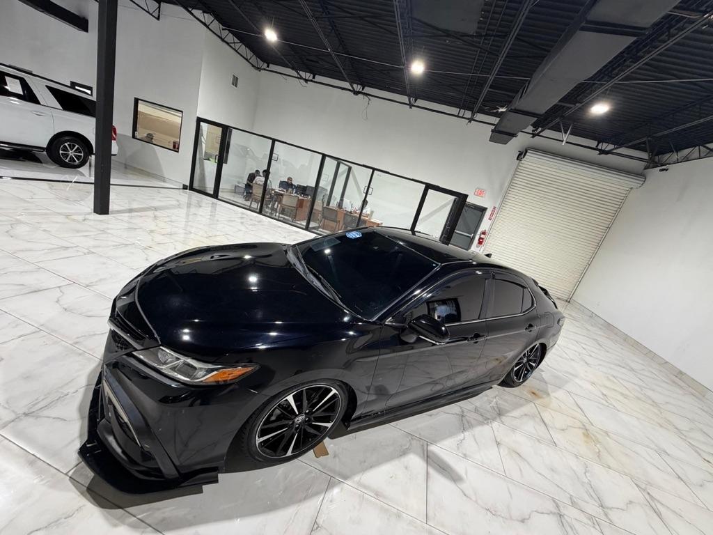 Toyota Camry SE 2020