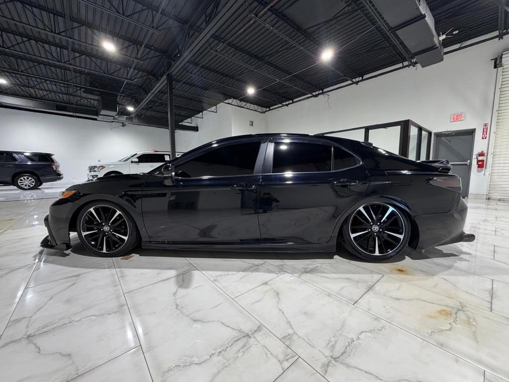 Toyota Camry SE 2020