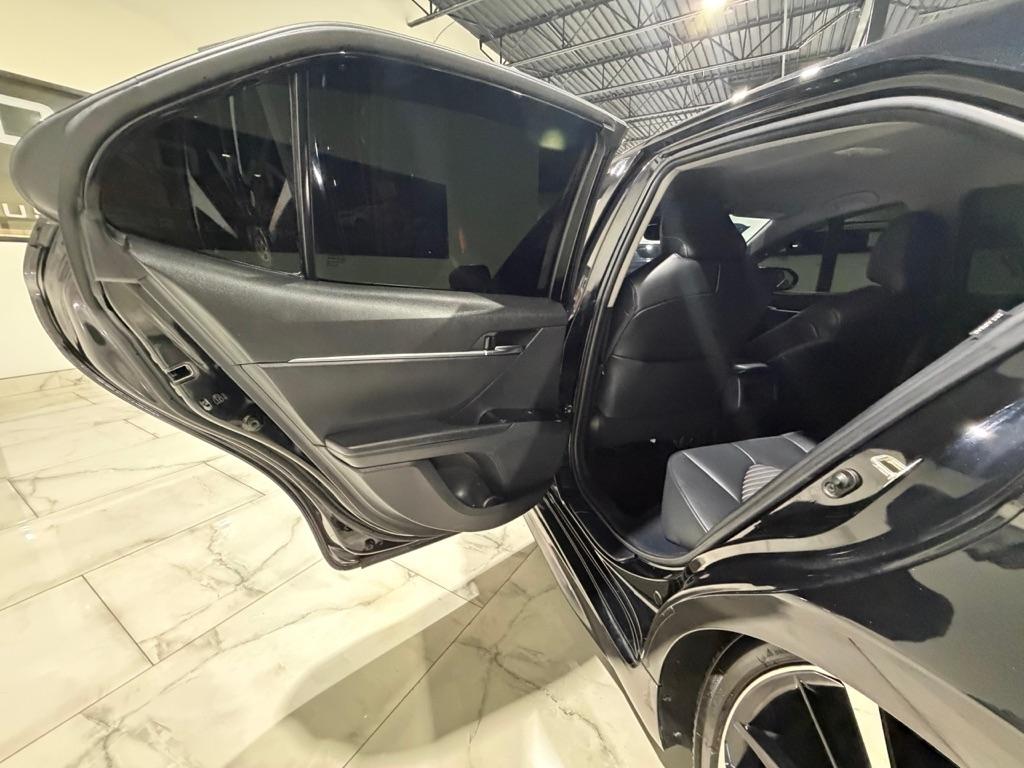 Toyota Camry SE 2020