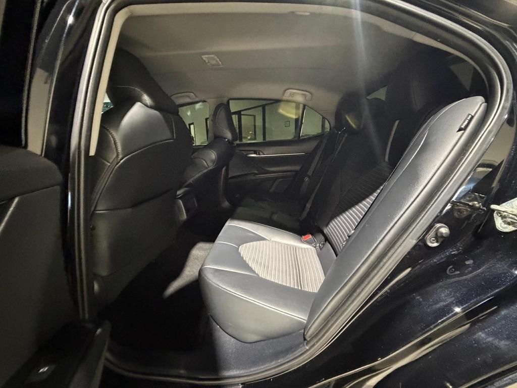 Toyota Camry SE 2020