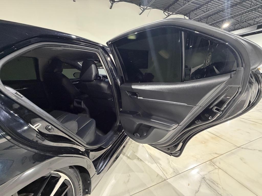 Toyota Camry SE 2020