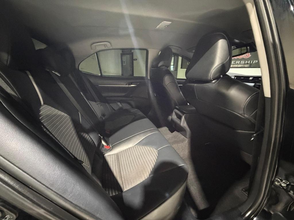 Toyota Camry SE 2020