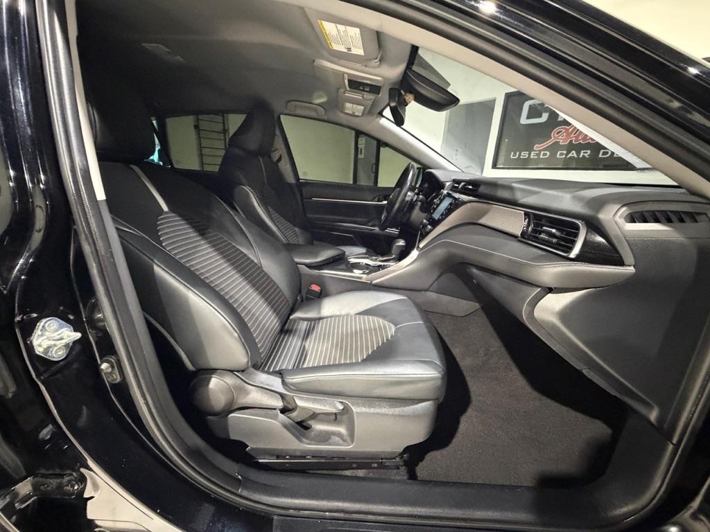 Toyota Camry SE 2020