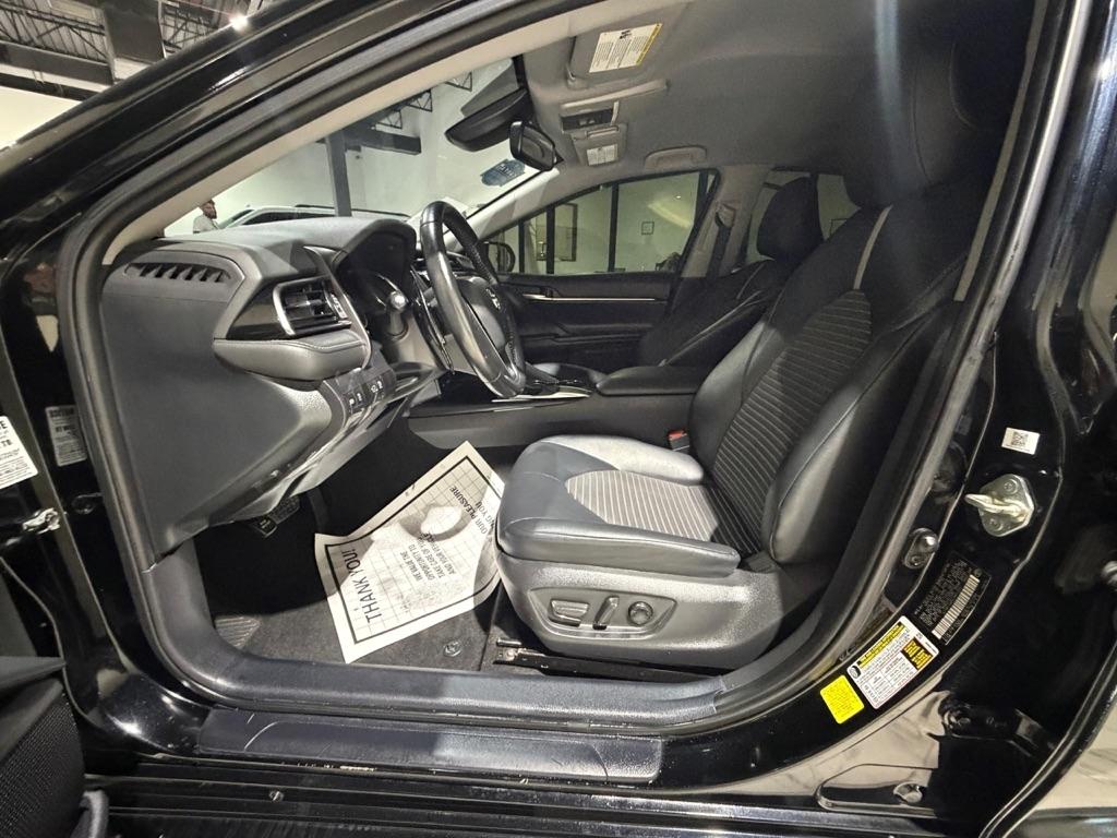 Toyota Camry SE 2020