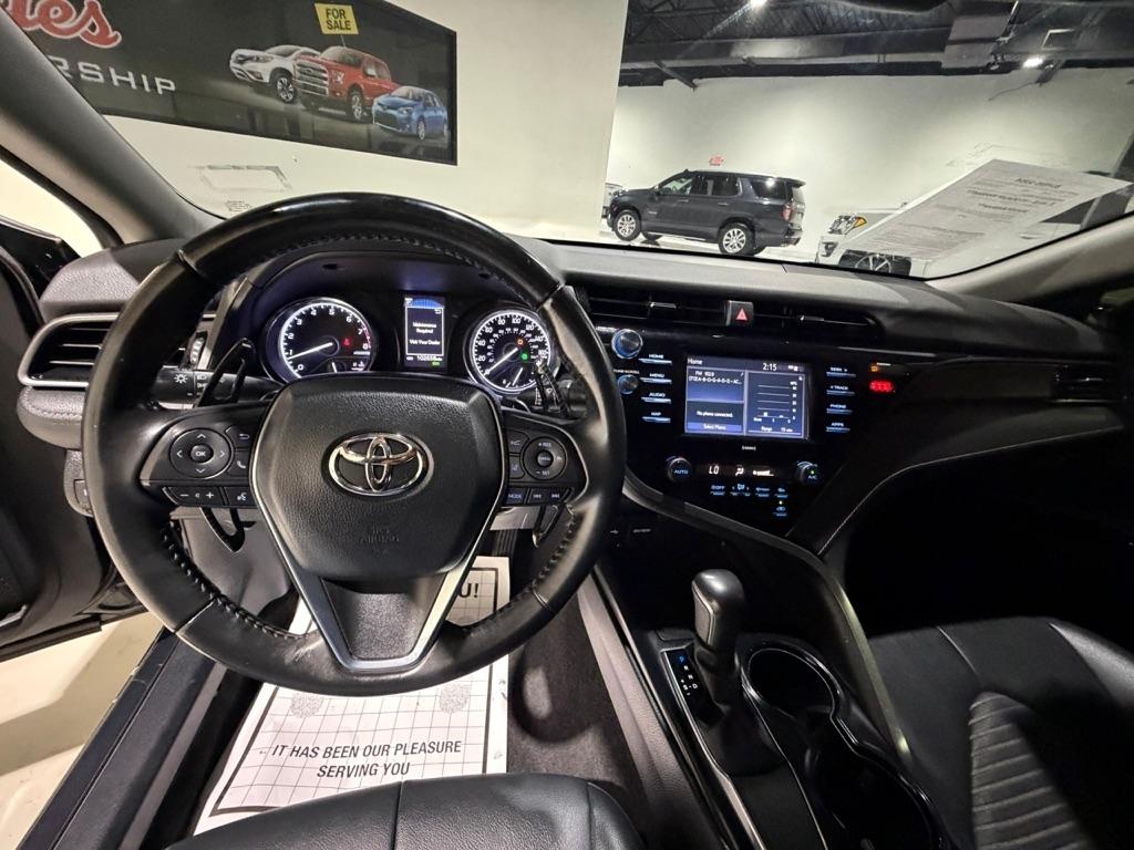 Toyota Camry SE 2020