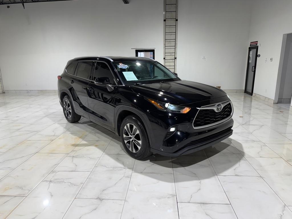 Toyota Highlander XLE FWD V6 2022