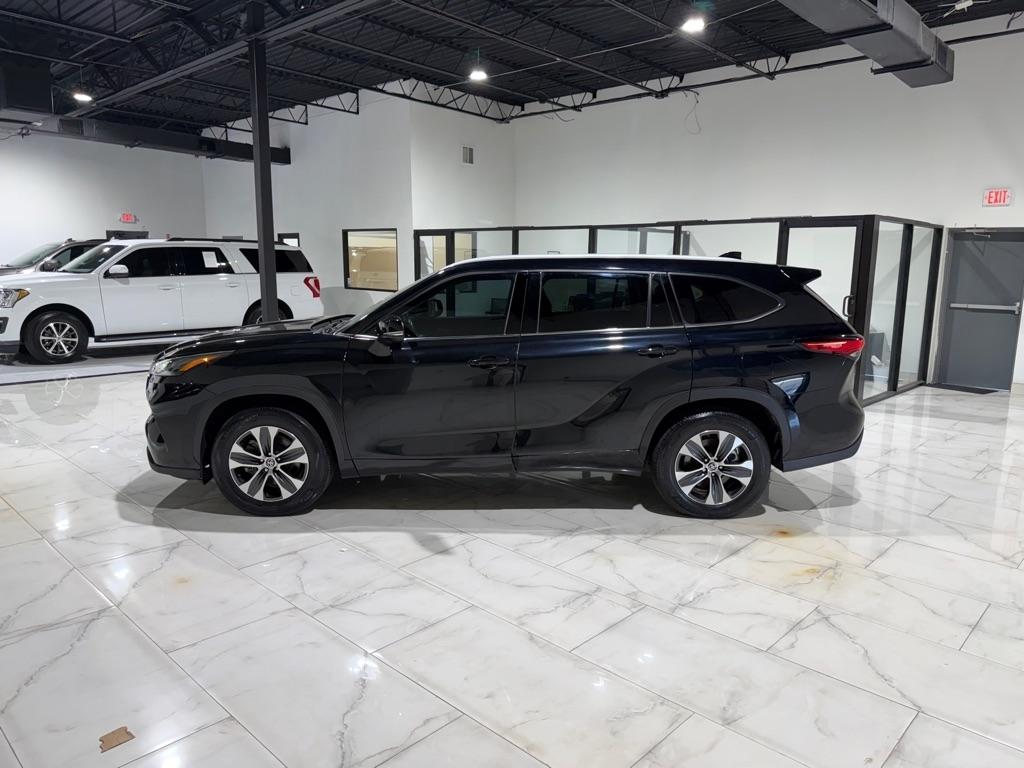 Toyota Highlander XLE FWD V6 2022
