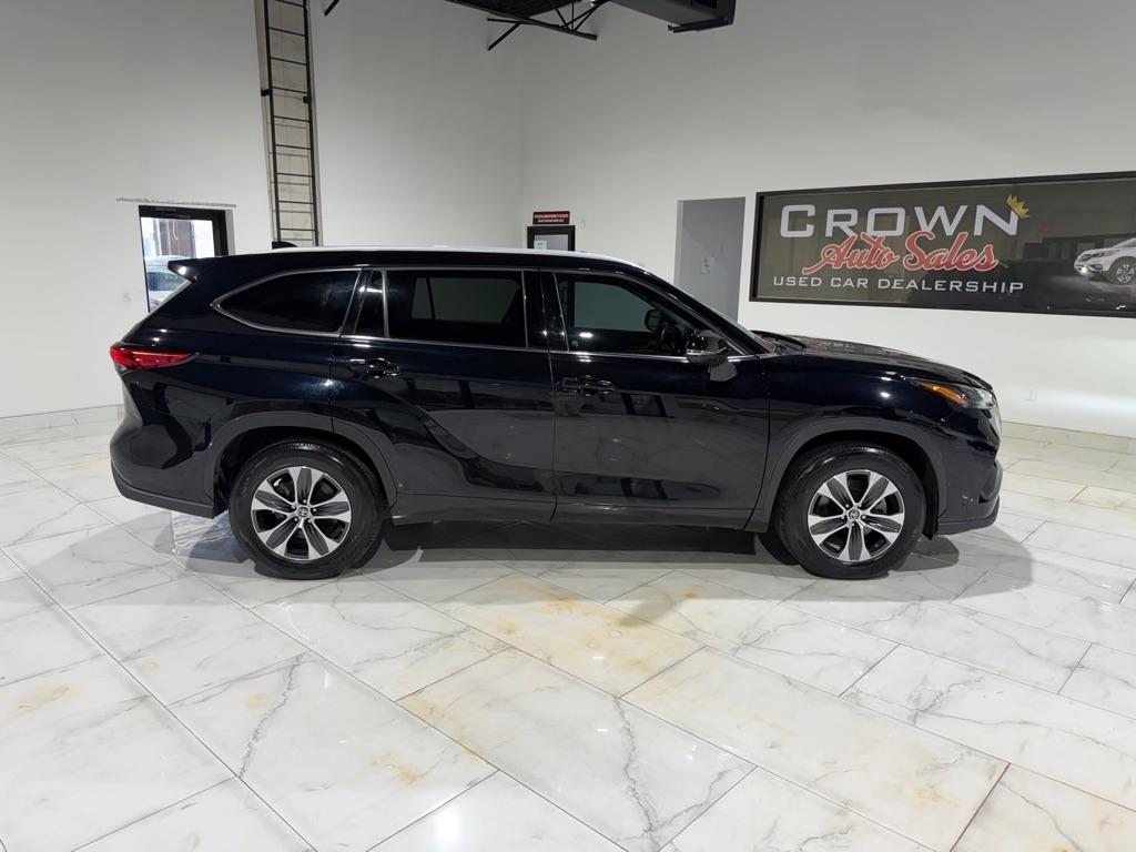Toyota Highlander XLE FWD V6 2022
