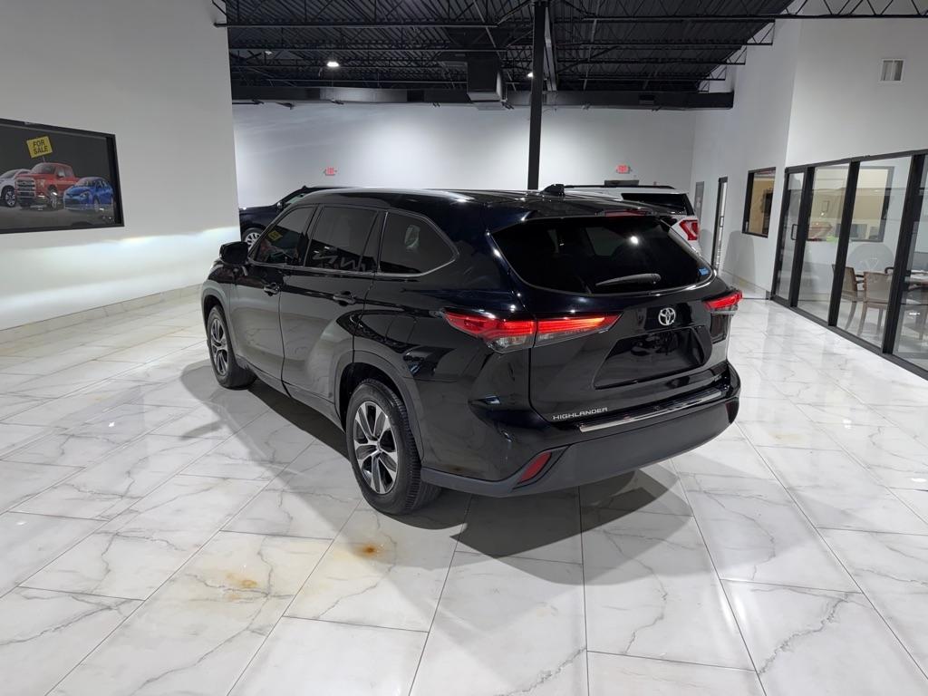 Toyota Highlander XLE FWD V6 2022