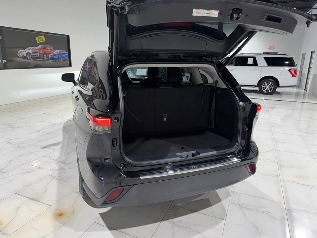 Toyota Highlander XLE FWD V6 2022