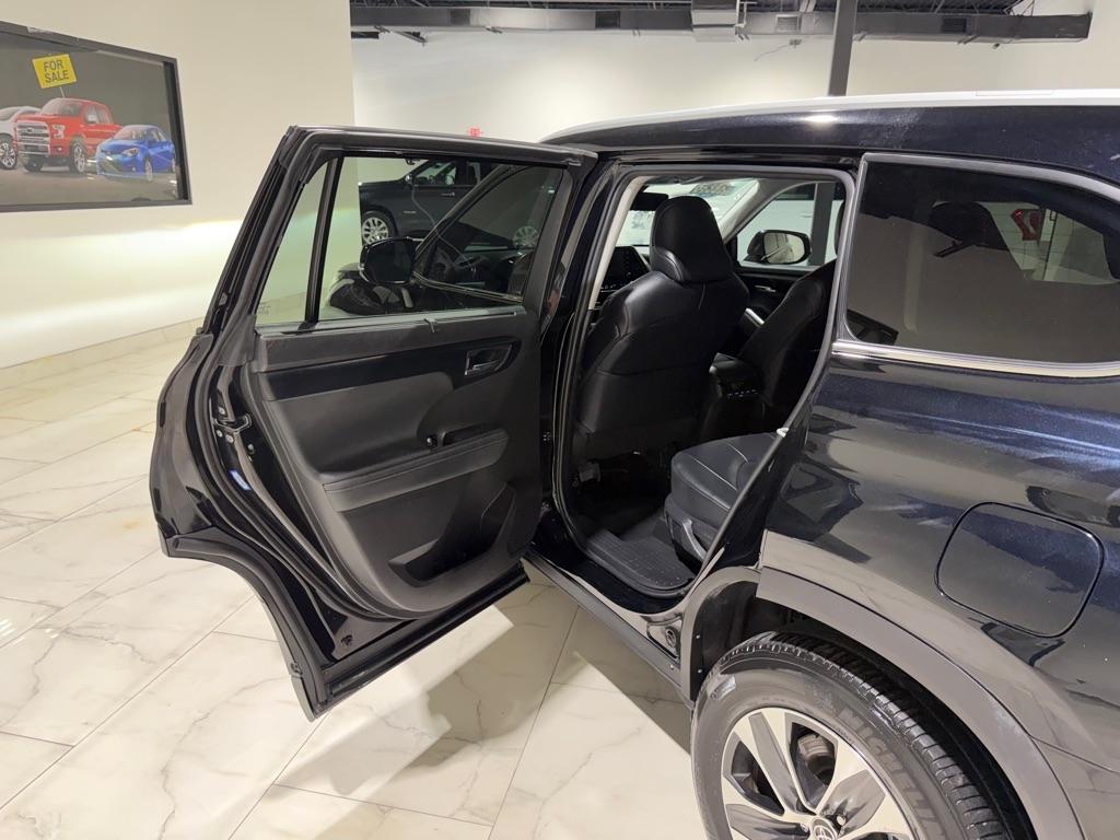 Toyota Highlander XLE FWD V6 2022