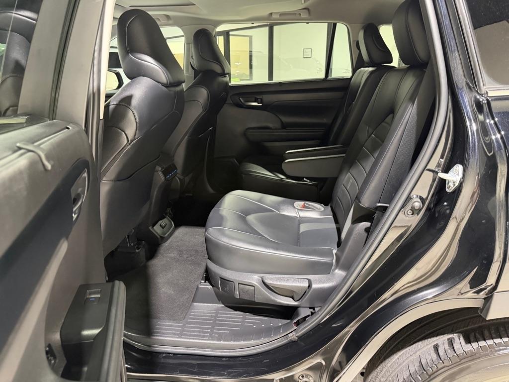 Toyota Highlander XLE FWD V6 2022