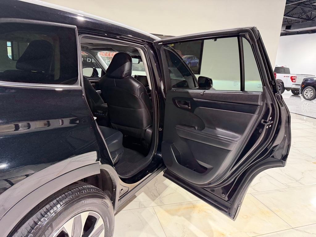 Toyota Highlander XLE FWD V6 2022