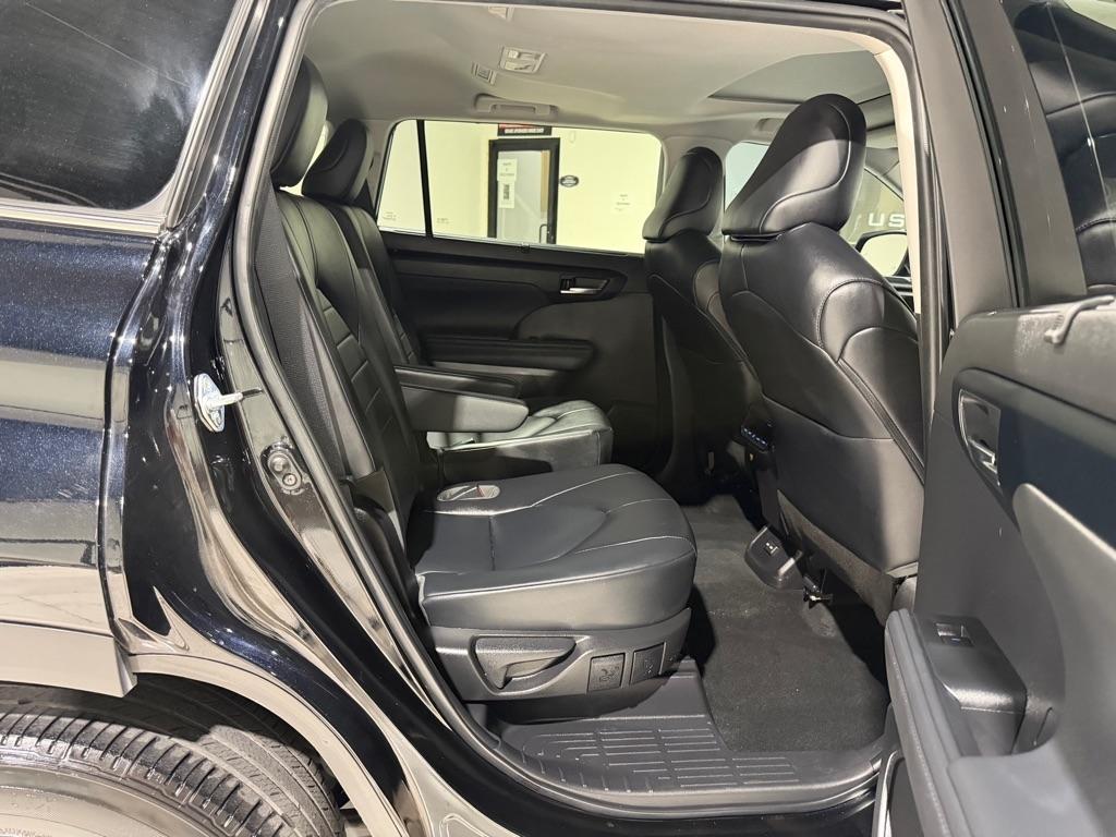 Toyota Highlander XLE FWD V6 2022