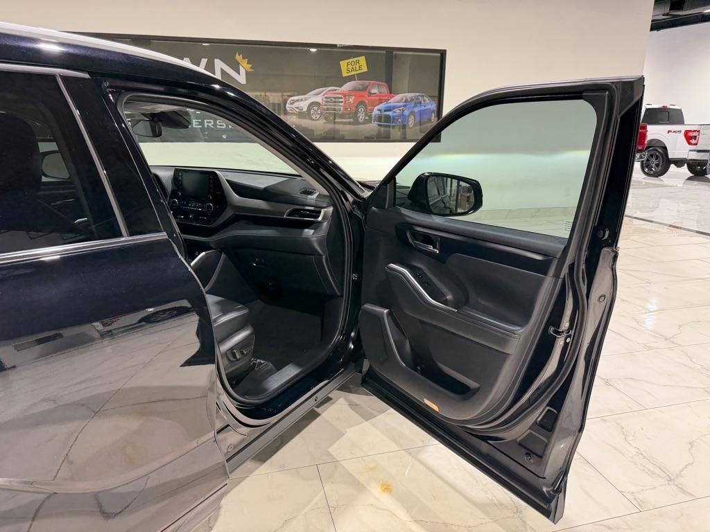 Toyota Highlander XLE FWD V6 2022