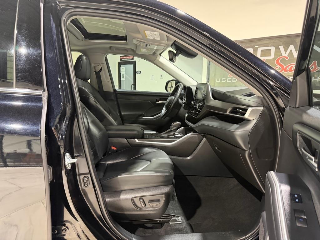 Toyota Highlander XLE FWD V6 2022