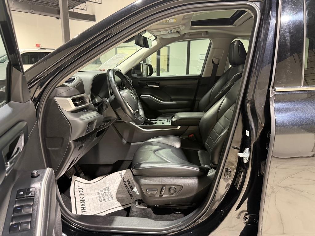 Toyota Highlander XLE FWD V6 2022