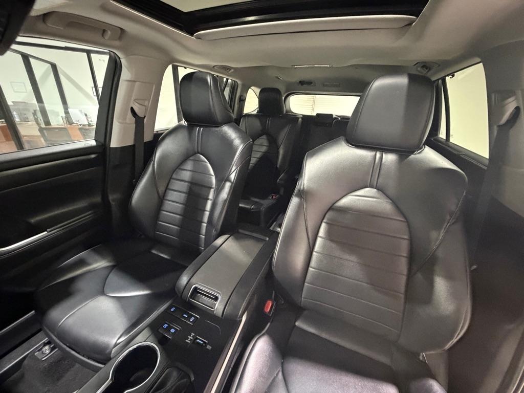 Toyota Highlander XLE FWD V6 2022