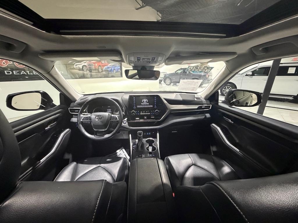 Toyota Highlander XLE FWD V6 2022