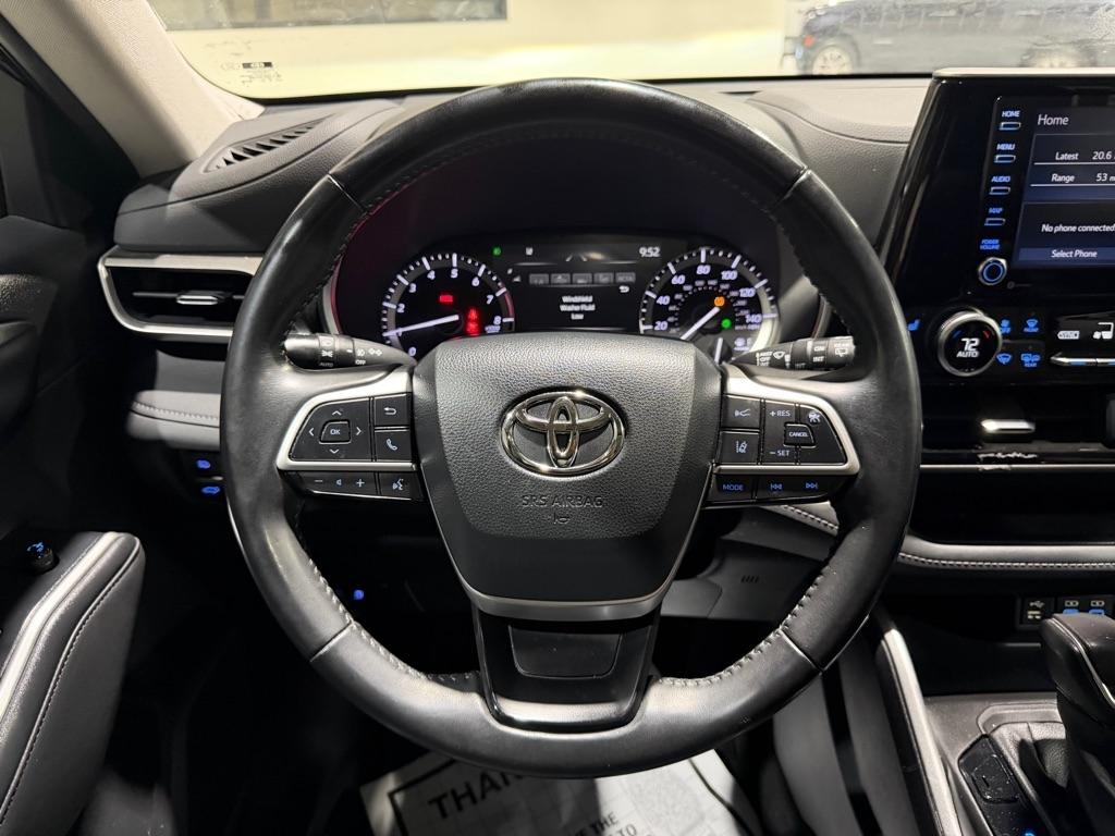 Toyota Highlander XLE FWD V6 2022