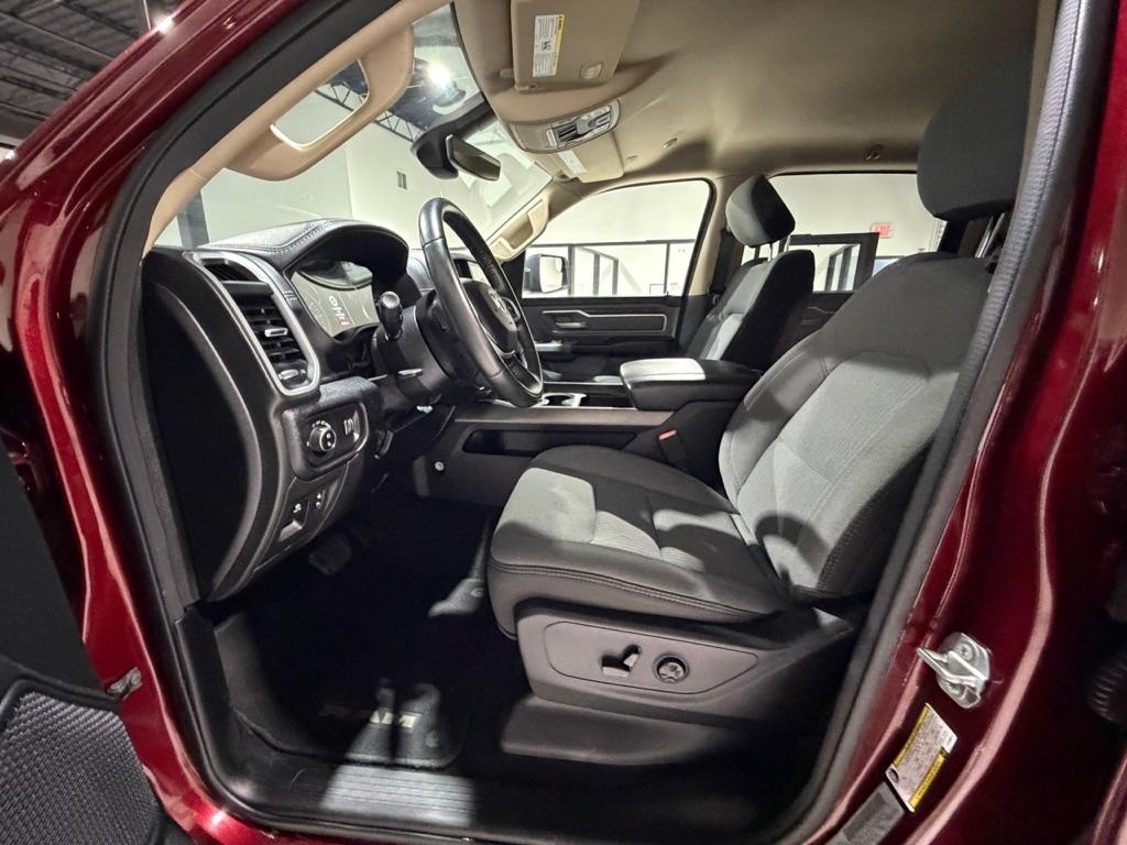 RAM 1500 Big Horn Crew Cab SWB 4WD 2020