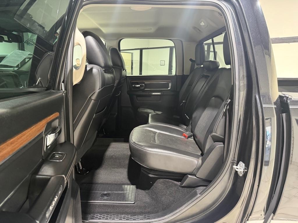 RAM 1500 Laramie Crew Cab SWB 4WD 2016