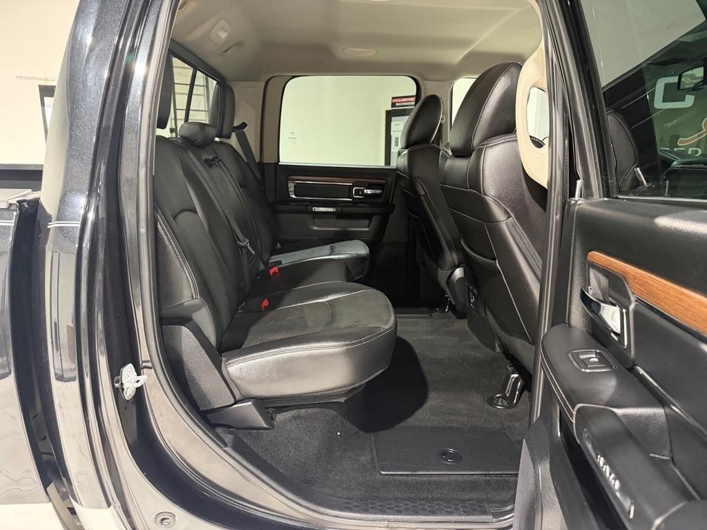 RAM 1500 Laramie Crew Cab SWB 4WD 2016