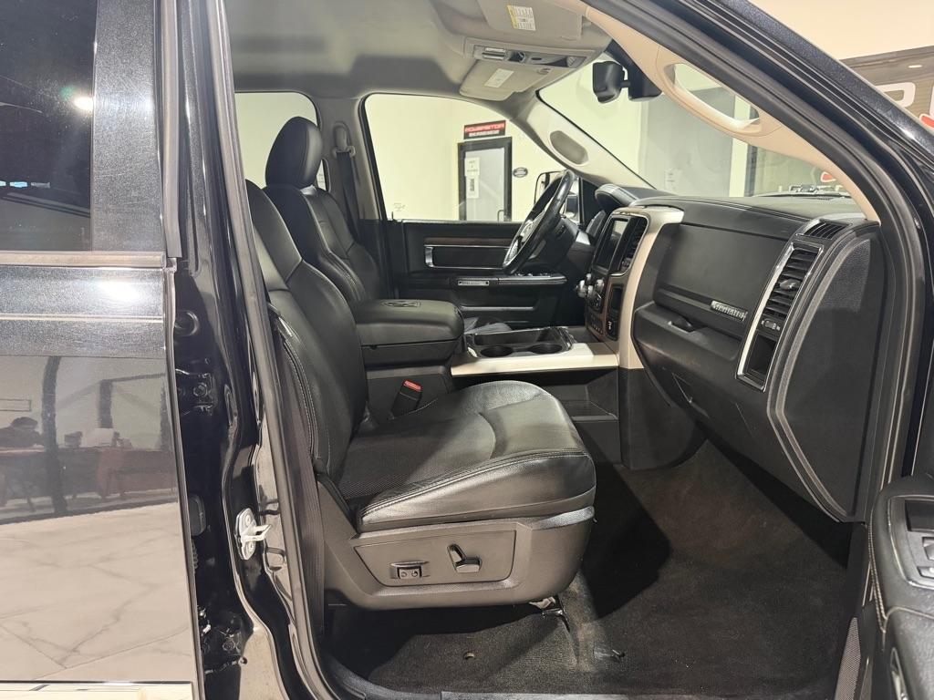 RAM 1500 Laramie Crew Cab SWB 4WD 2016