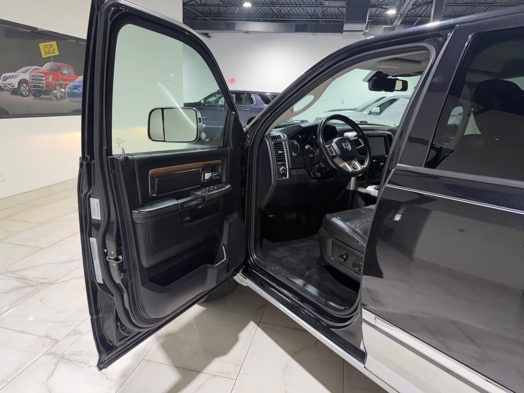 RAM 1500 Laramie Crew Cab SWB 4WD 2016