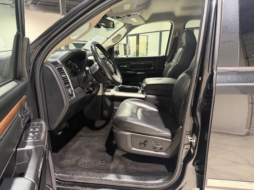 RAM 1500 Laramie Crew Cab SWB 4WD 2016