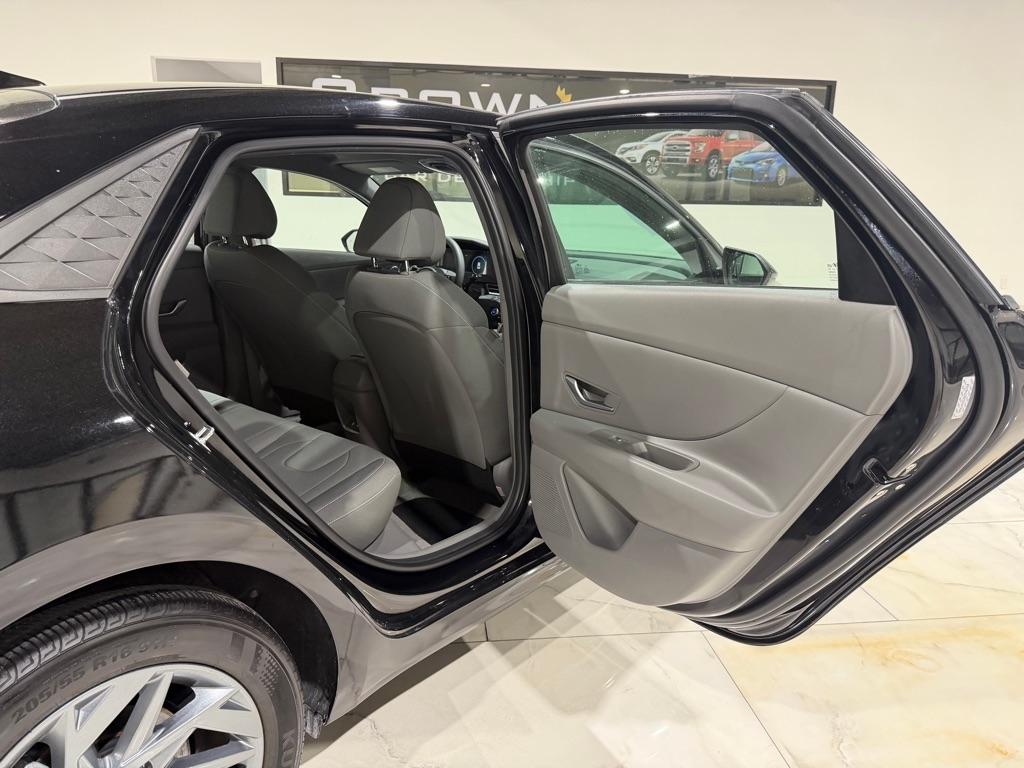 Hyundai Elantra SEL 2024