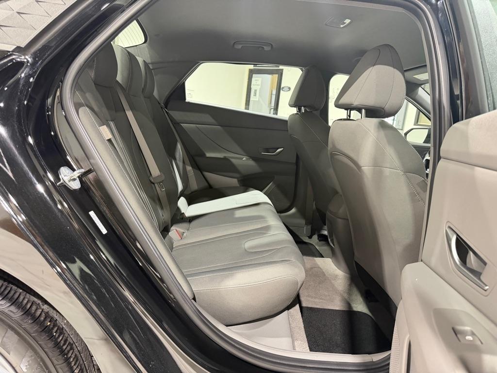 Hyundai Elantra SEL 2024