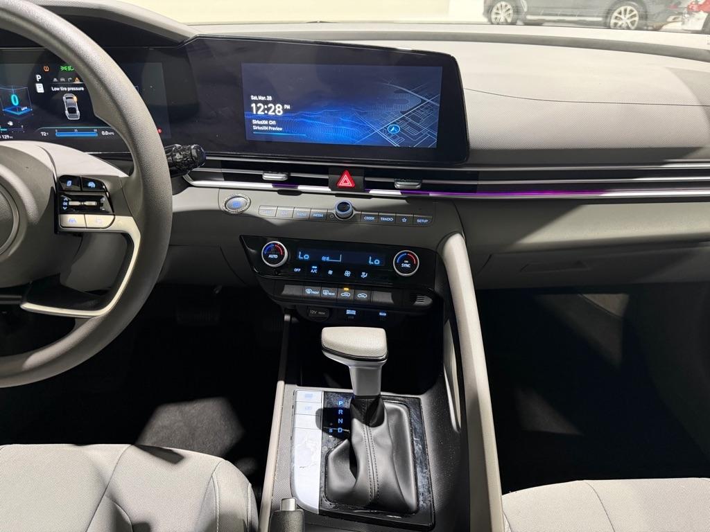 Hyundai Elantra SEL 2024