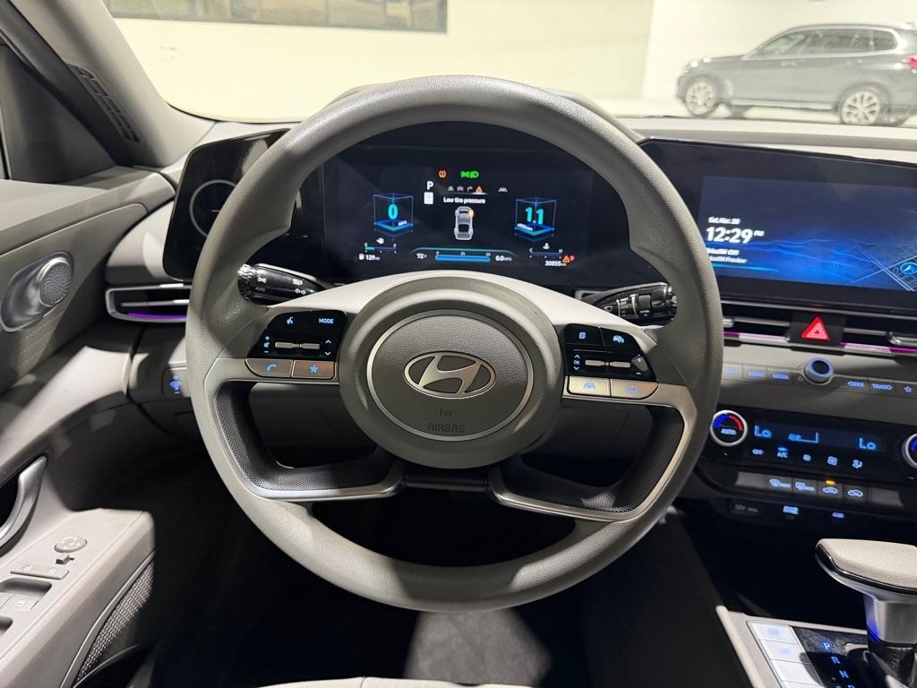 Hyundai Elantra SEL 2024