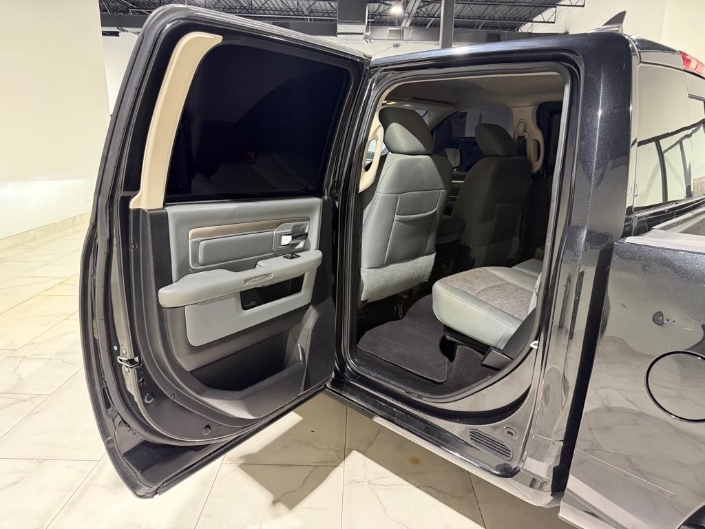 RAM 1500 SLT Crew Cab SWB 2WD 2016