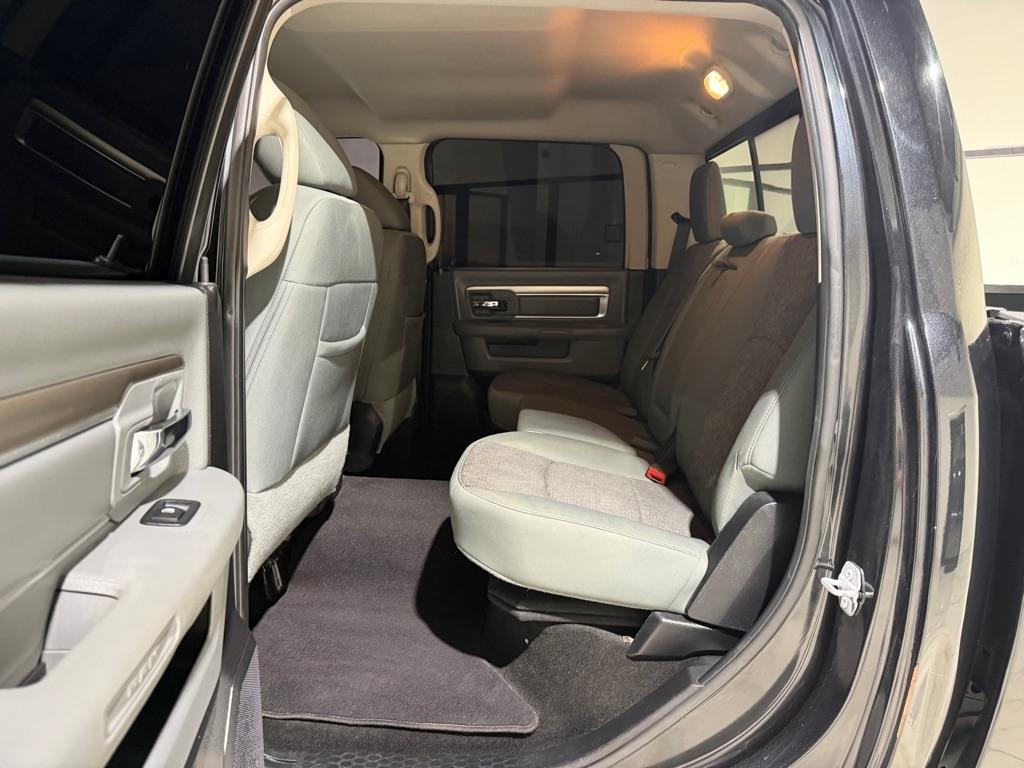RAM 1500 SLT Crew Cab SWB 2WD 2016