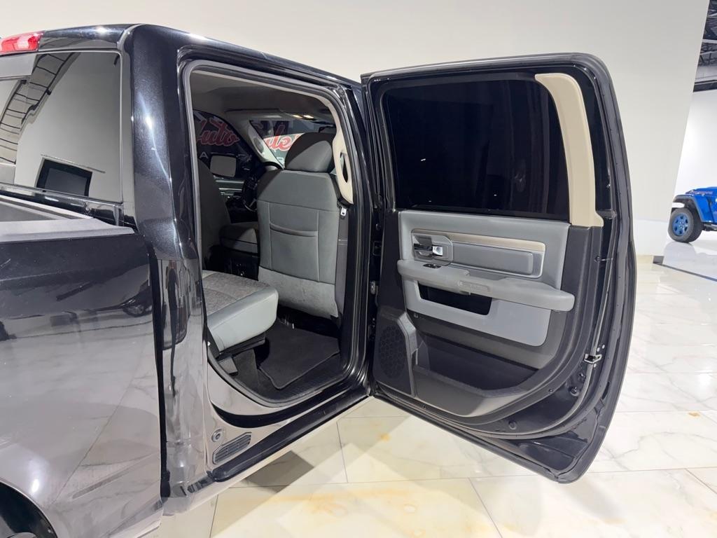 RAM 1500 SLT Crew Cab SWB 2WD 2016