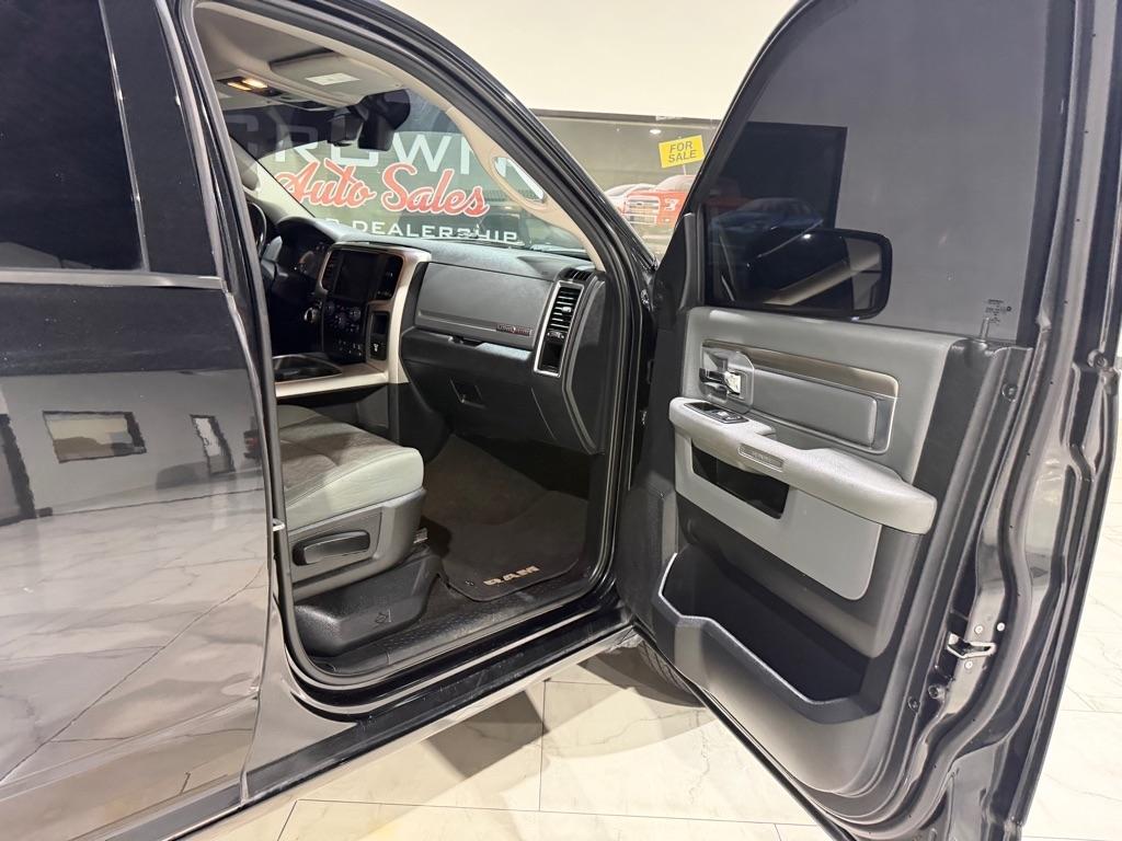 RAM 1500 SLT Crew Cab SWB 2WD 2016