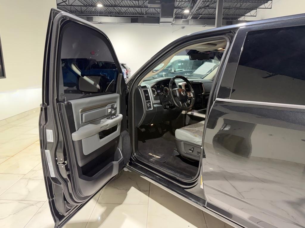 RAM 1500 SLT Crew Cab SWB 2WD 2016
