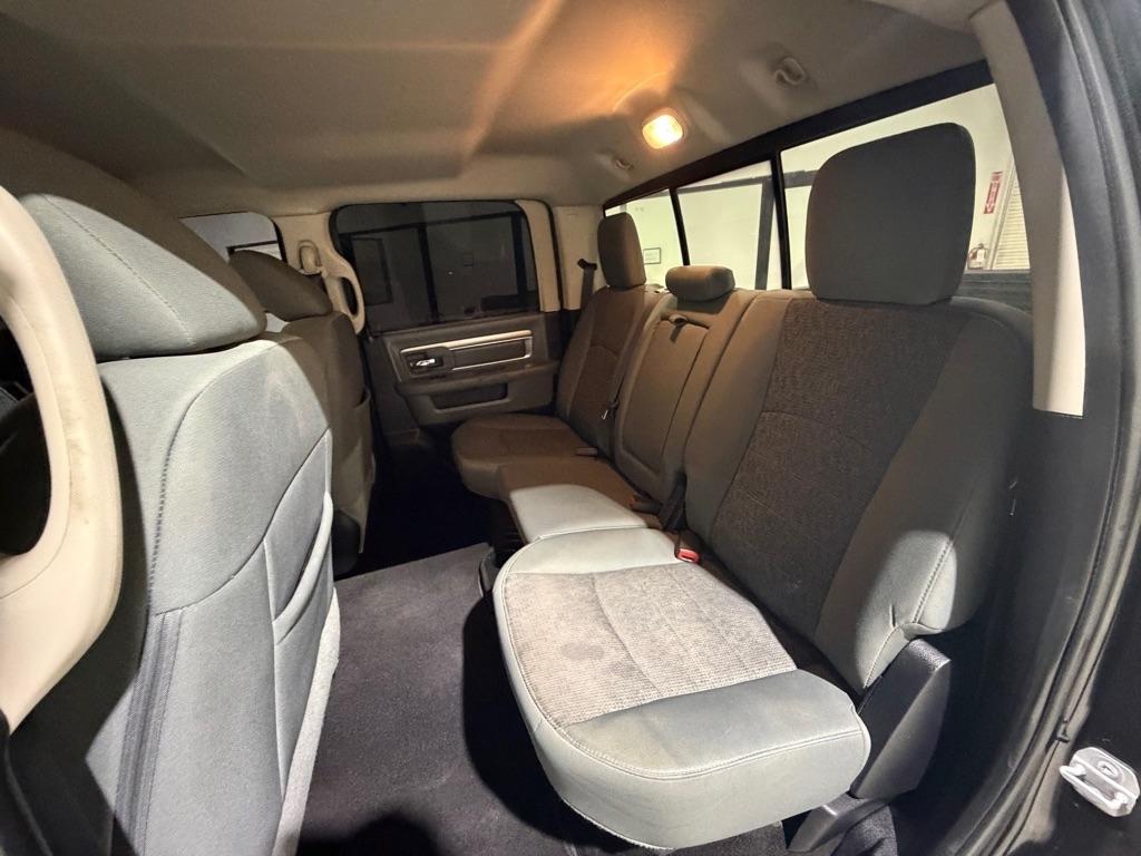 RAM 1500 SLT Crew Cab SWB 2WD 2016
