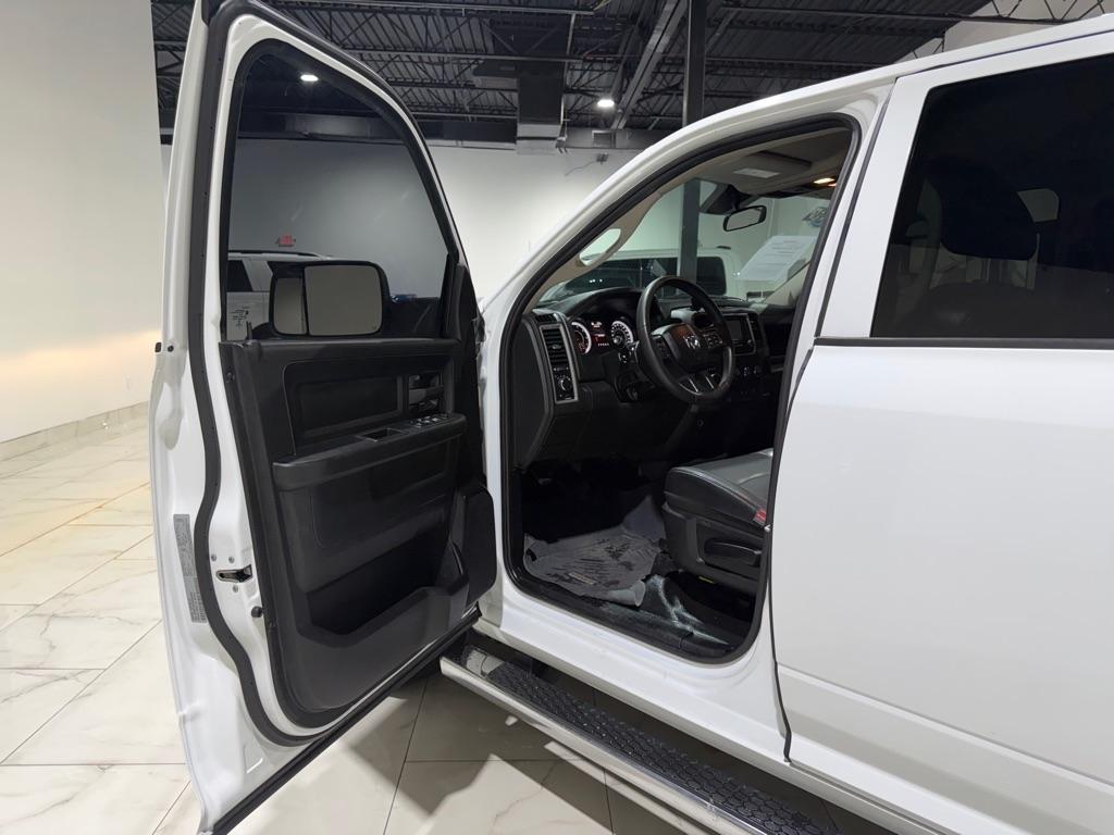 RAM 1500 Classic Tradesman Crew Cab SWB 4WD 2021