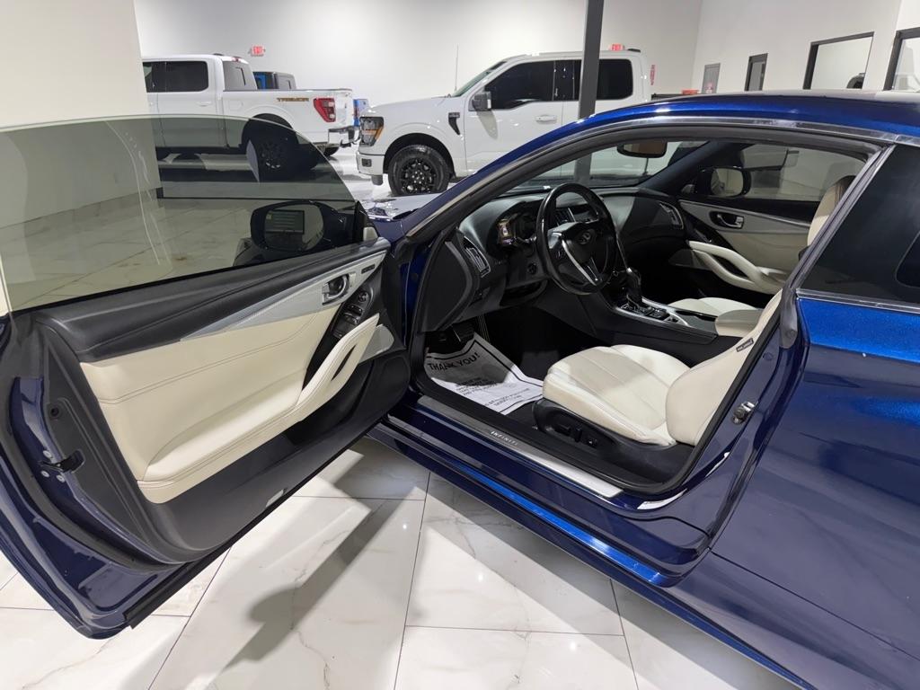Infiniti Q60 Red Sport 400 AWD 2018
