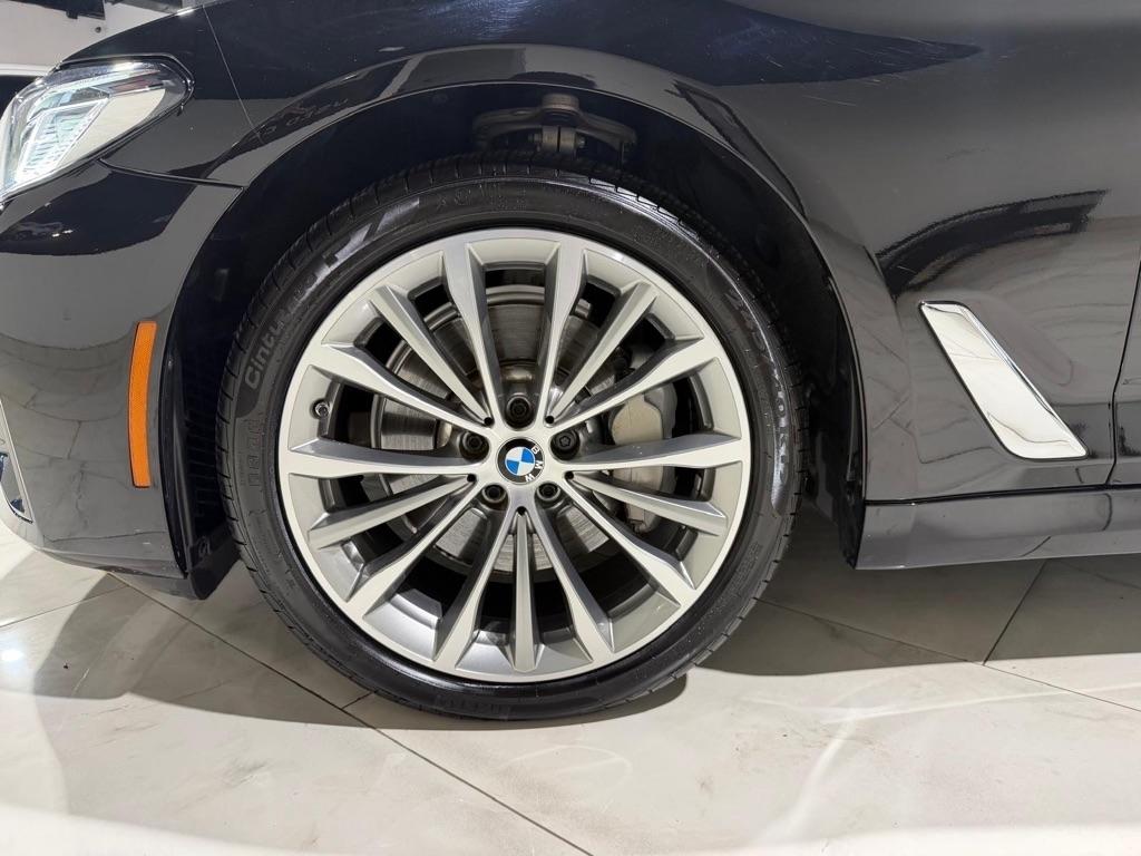 BMW 5-Series 530i 2023