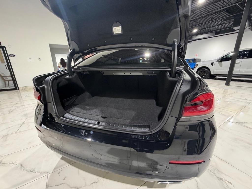 BMW 5-Series 530i 2023