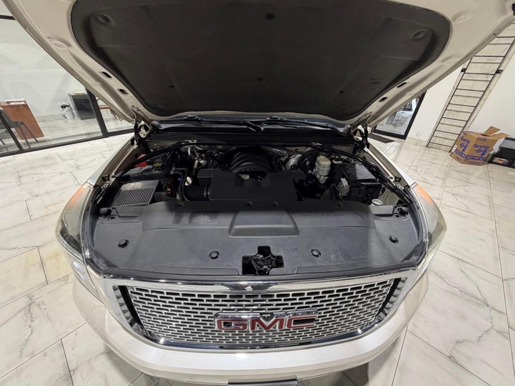 GMC Yukon Denali 4WD 2015