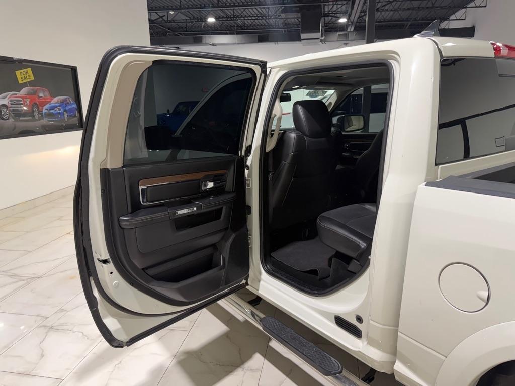 RAM 1500 Laramie Crew Cab SWB 4WD 2016